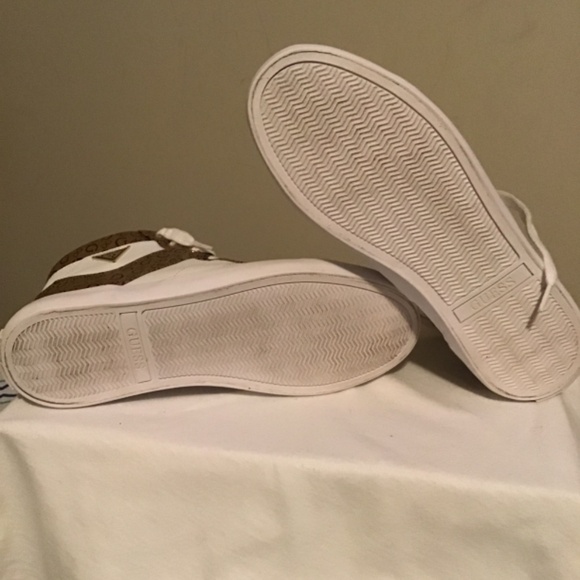 🔥GUESS, women’s size 9M, super clean, pre-owned, see photos - Picture 6 of 6
